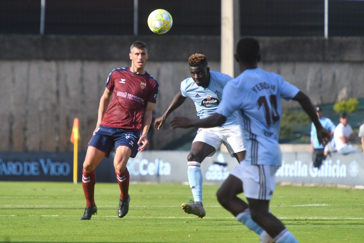 Pol Bueso, no partido de liga entre Celta B e Pontevedra en Barreiro