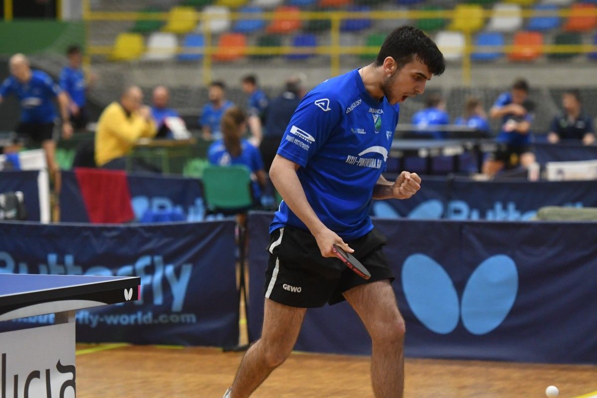 Martín Bentancor con el Tenis de Mesa Monte Porreiro en la Superdivisión masculina frente al Priego TM