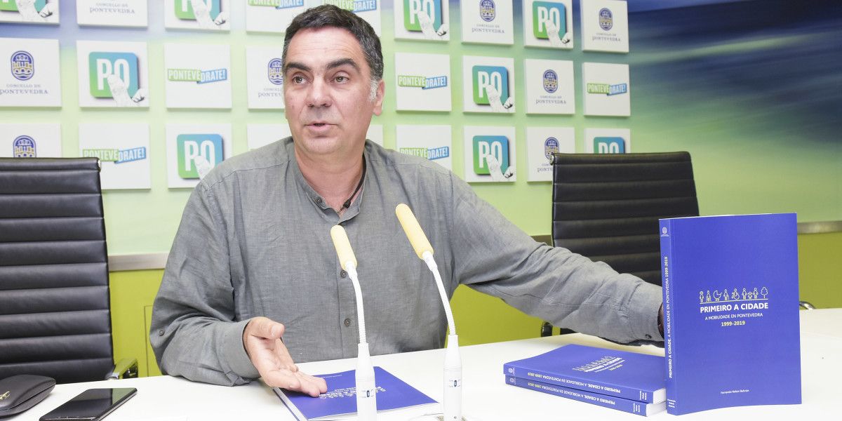 Demetrio Gómez presenta o libro "Primeiro a Cidade", sobre a mobilidade en Pontevedra