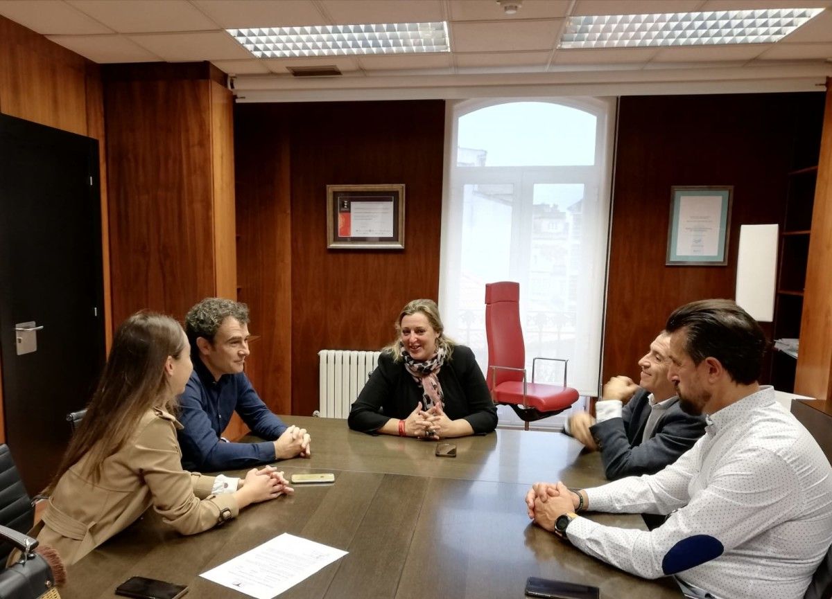 Reunión de la concelleira de Promoción Económica, Yoya Blanco, con hosteleros