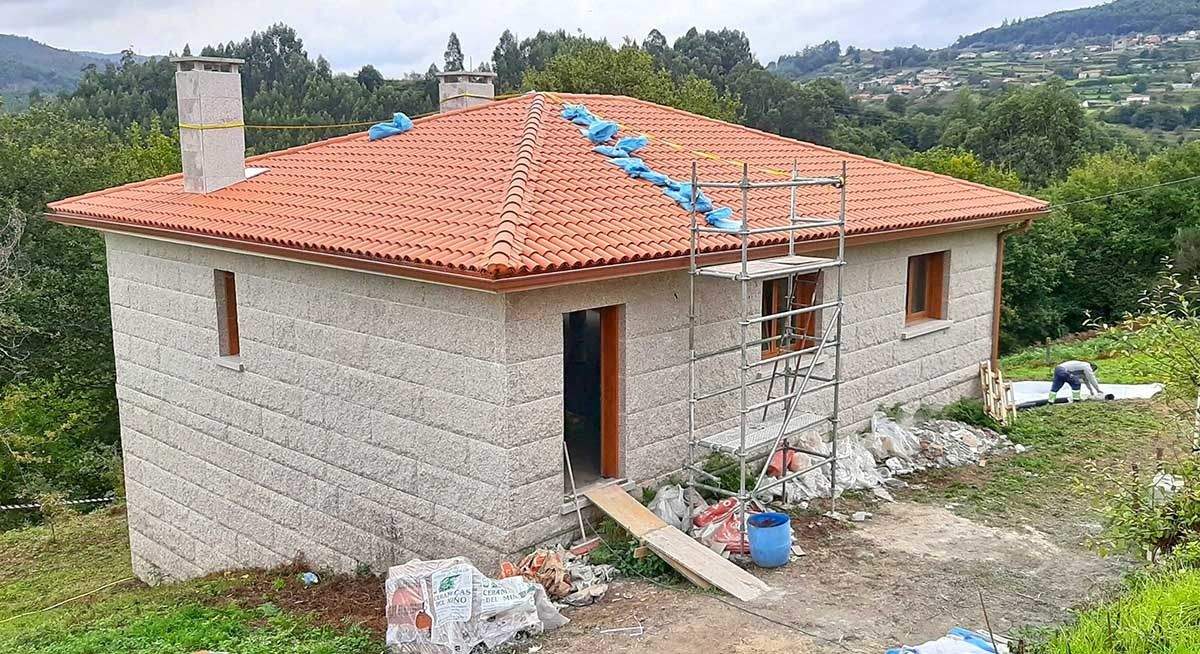 Obras de reforma de la Casa do Pobo de Cutián