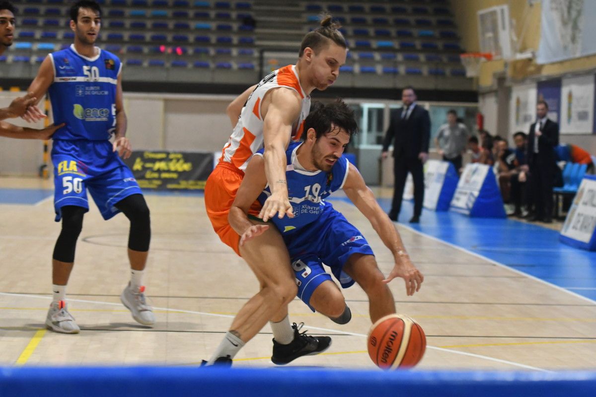Partido de LEB Oro entre Peixe Galego y Leyma Coruña en A Raña (49-63)