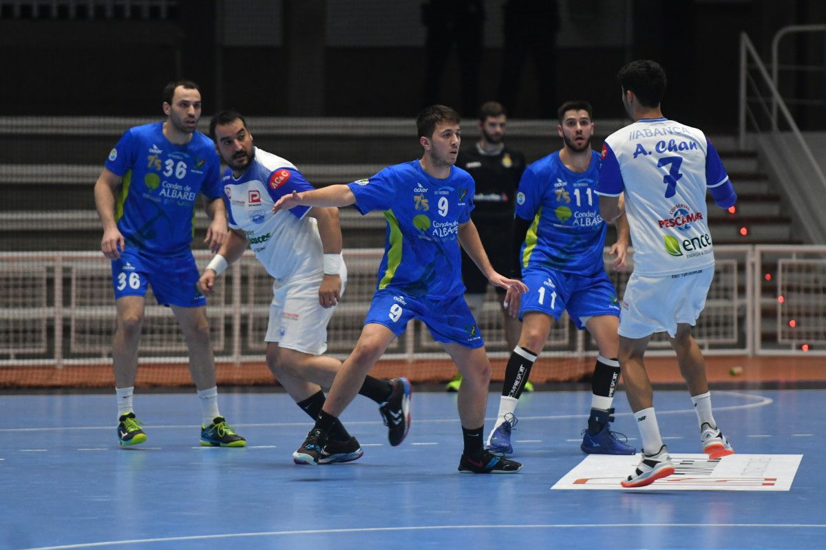 Partido de liga entre Teucro e Cisne no Pavillón Municipal