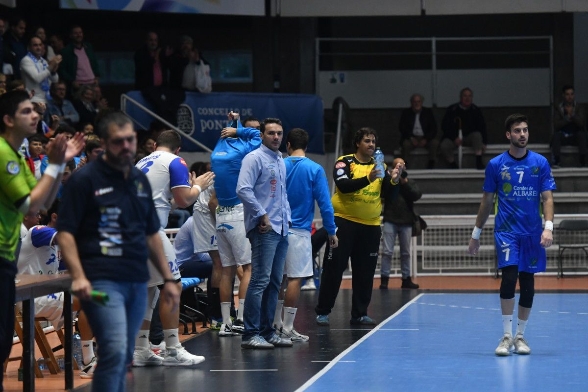 Partido de liga entre Teucro e Cisne no Pavillón Municipal