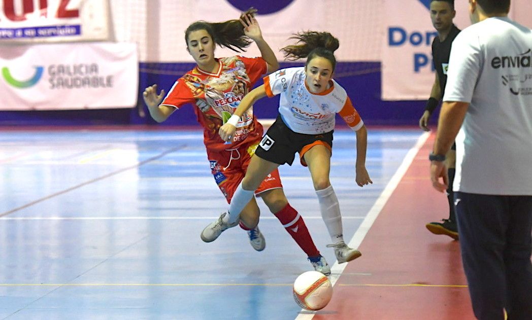 Iraia Arbeloa e Carol Agulla, no partido de liga entre Poio Pescamar e Ourense Envialia na Seca