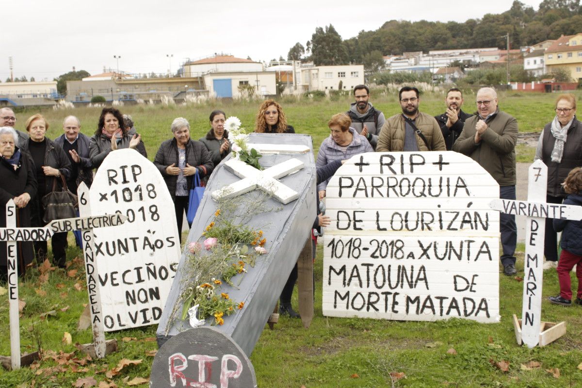 Performance de protesta 'Camposanto da Dignidade' en Lourizán