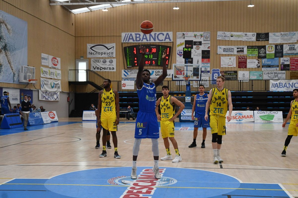 Taiwo Badmus, no partido entre Peixe Galego e ZTE Real Canoe na Raña
