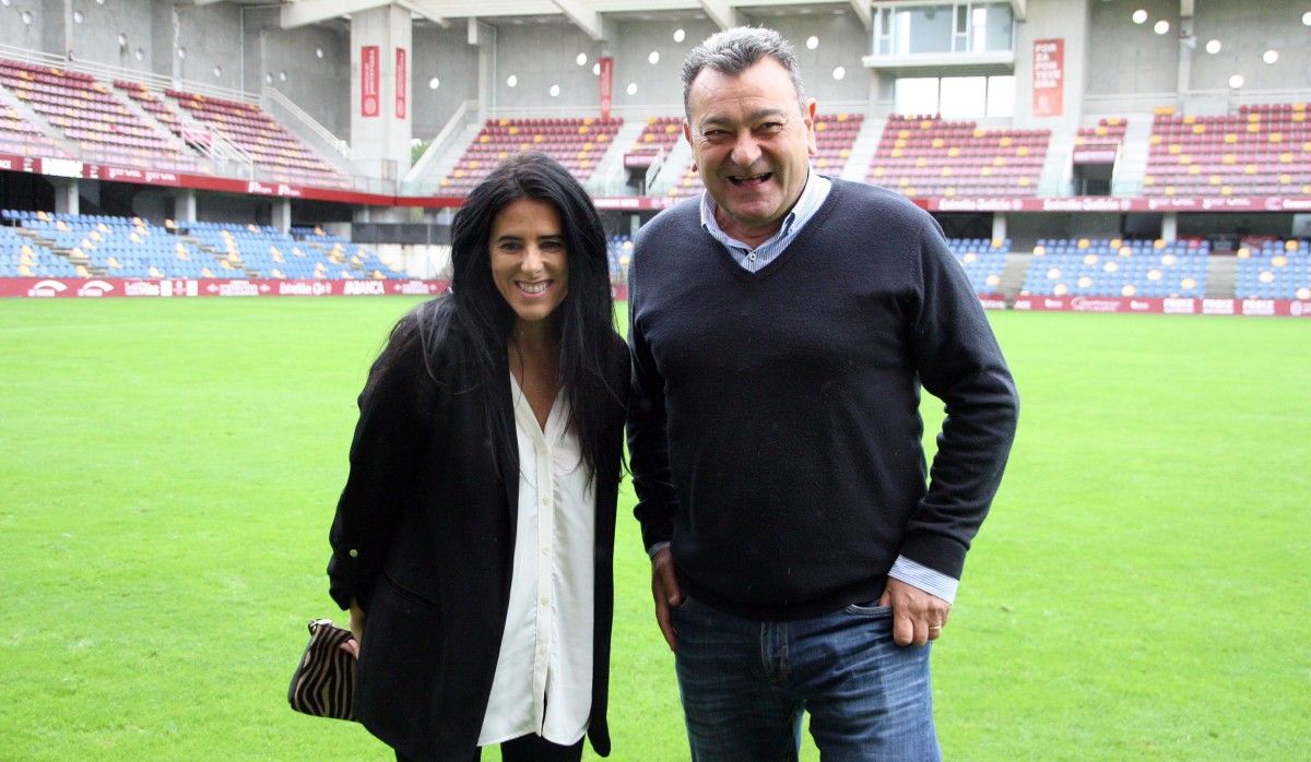 Lupe Murillo e Carlos Pouso na presentación do adestrador no Estadio Municipal de Pasarón