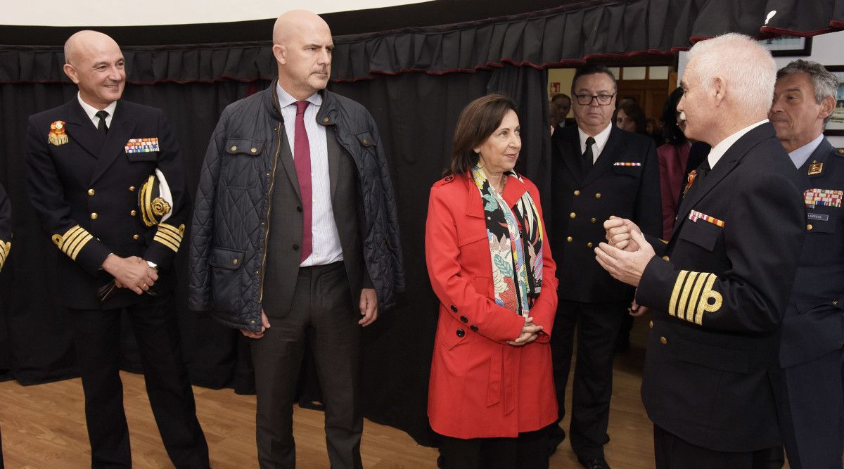 Visita da ministra de Defensa á Escola Naval