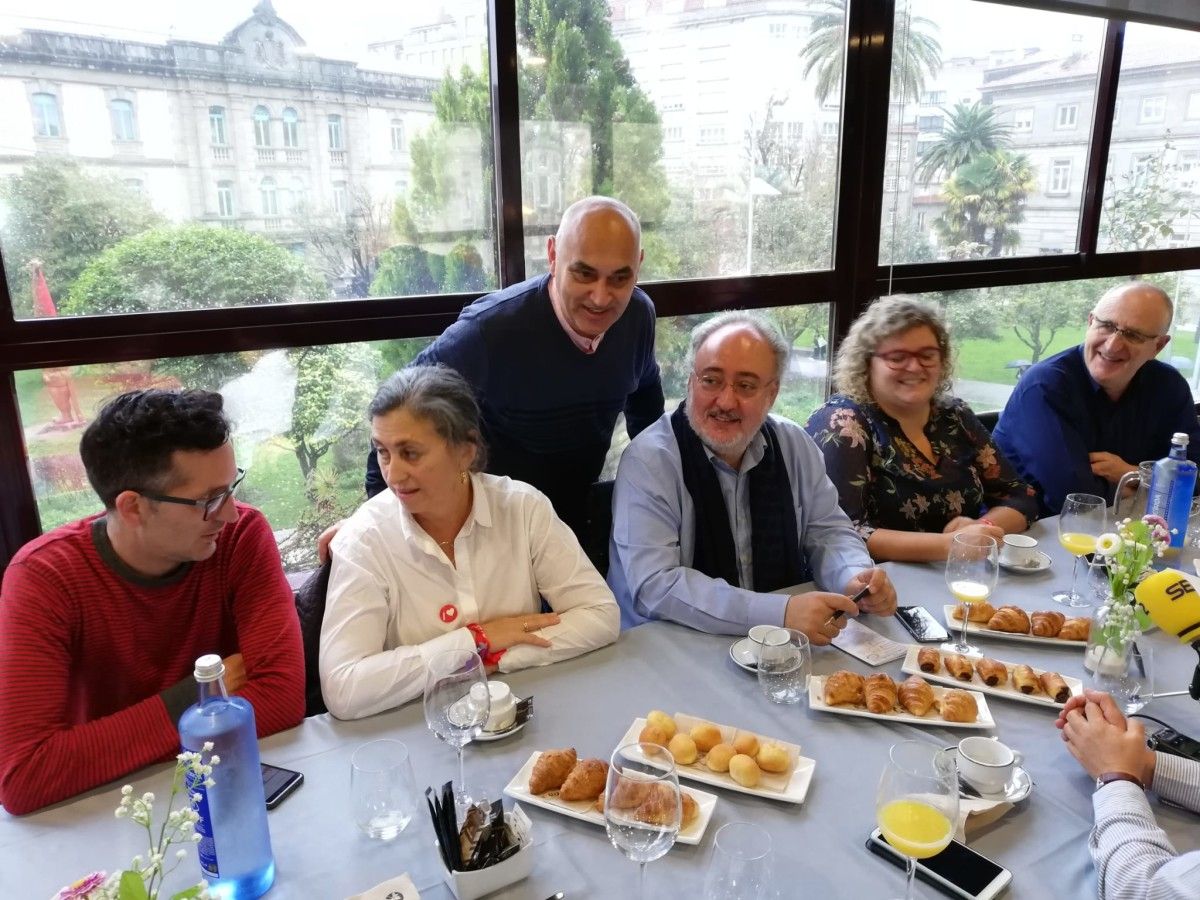 Almorzo informativo dos candidatos socialistas Guillermo Meijón e Marica Adrio
