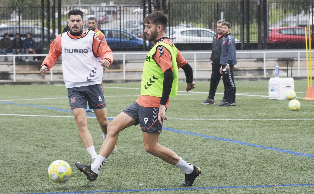 Javi Pazos adestrando co Pontevedra na Xunqueira