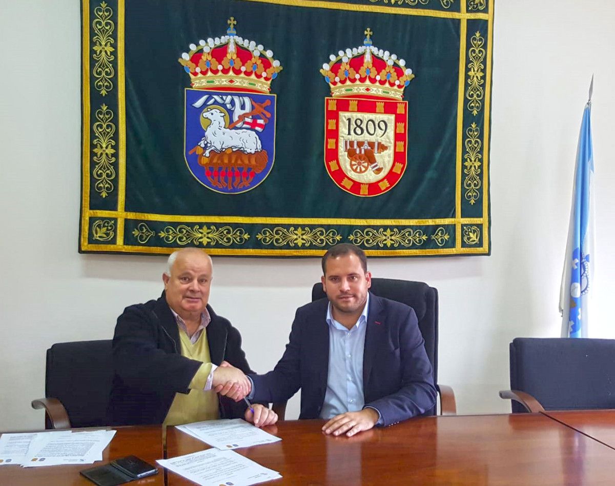 Jorge Cubela y Jesús Busto firman el convenio
