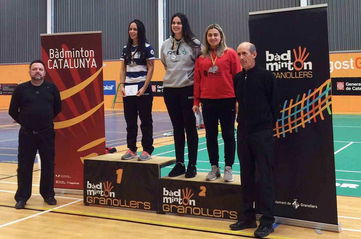 Raquel Miguens (dereita) no podio do Máster Nacional Absoluto de Granollers