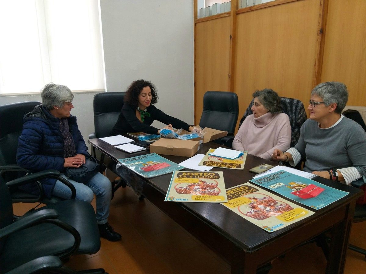 O Concello de Marín reparte cheques entre as oenegués do municipio