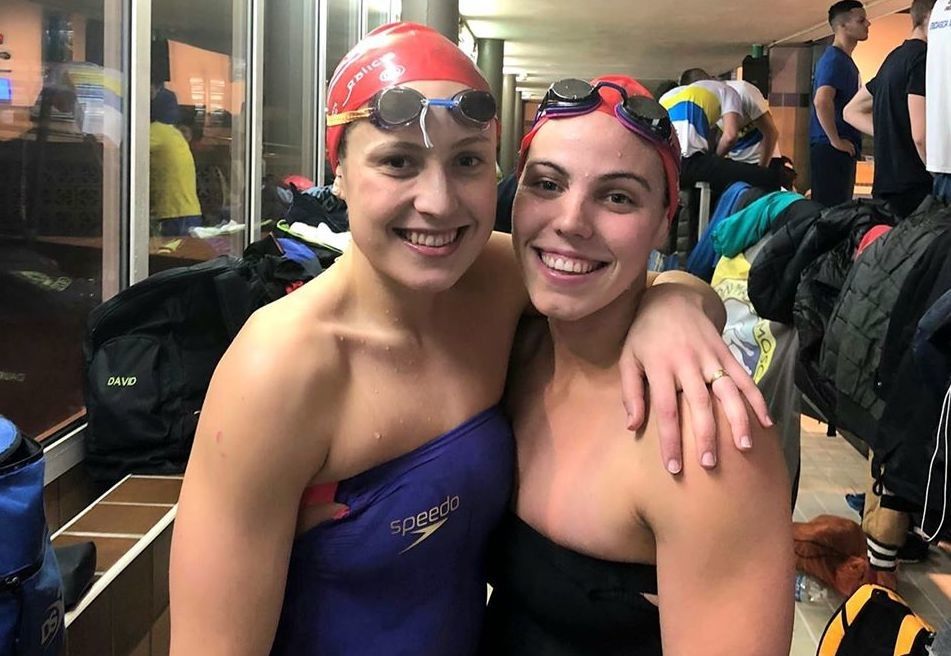 Bea Gómez e María Vilas tras ser terceira e segunda nos 400 estilos do Nacional de Inverno