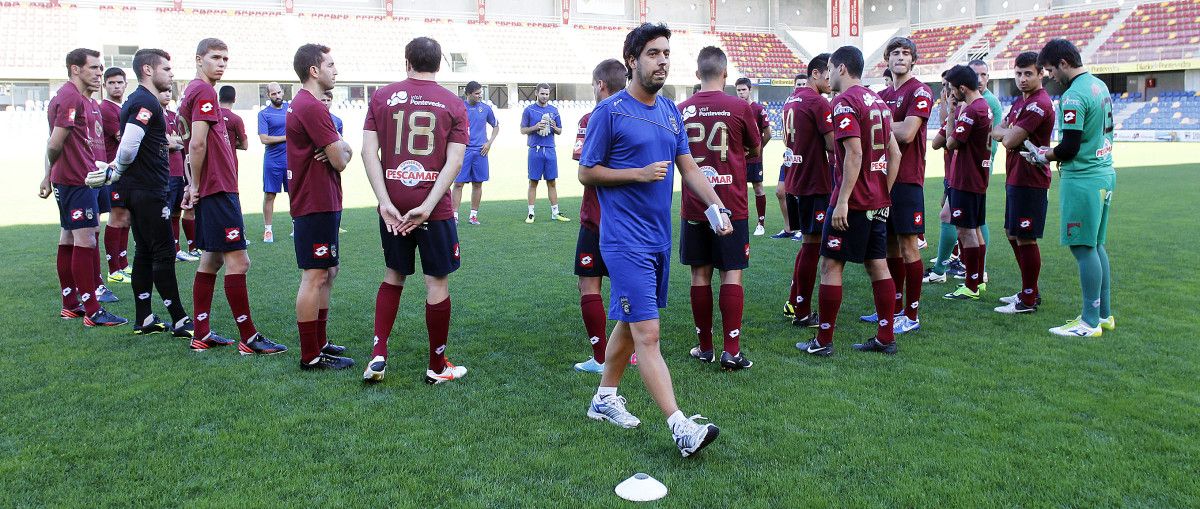Primer entrenamiento del Pontevedra CF 2014-2015 en Pasarón