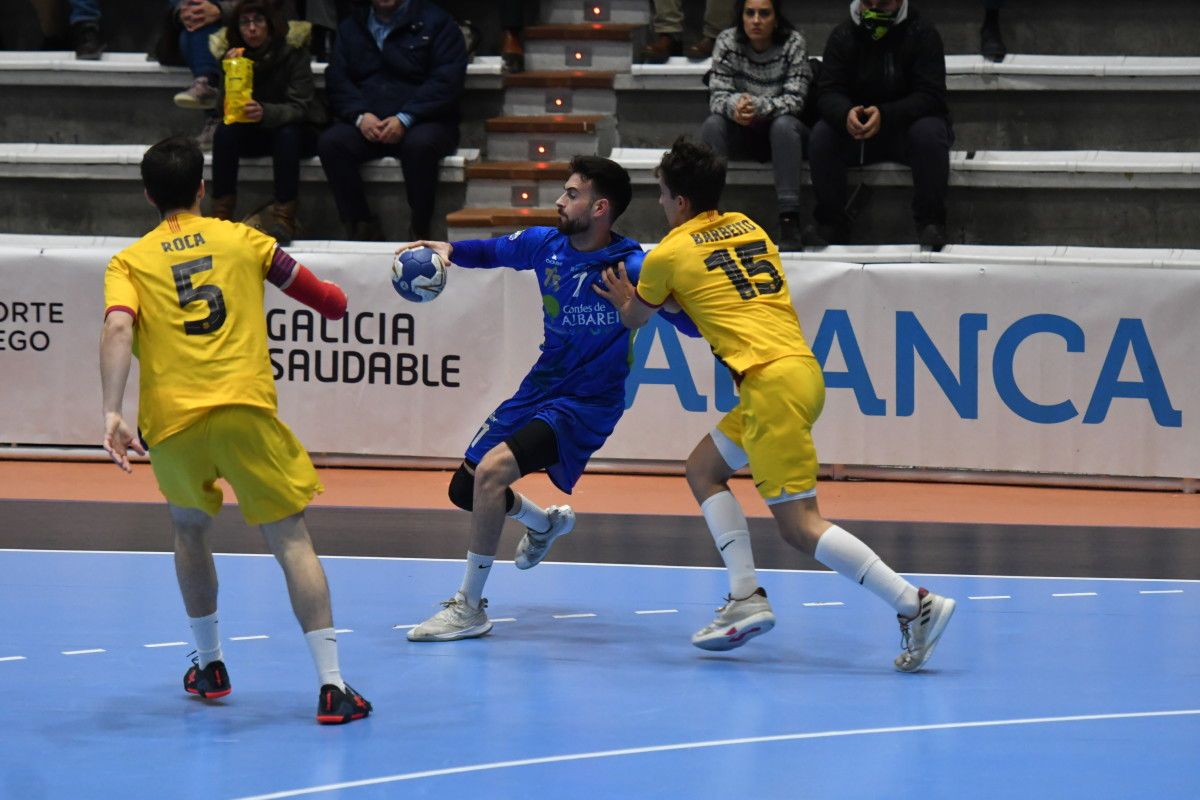 Partido entre Teucro e Barcelona B no Pavillón Municipal