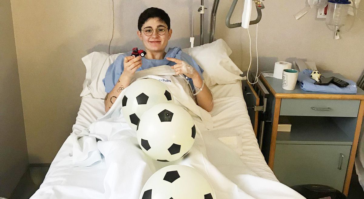 Antía Pérez, tras ser operada no hospital vigués de Fátima