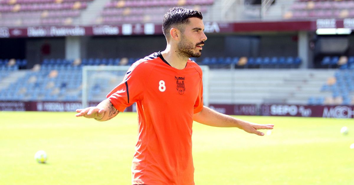 Álex Fernández, nun adestramento do Pontevedra en Pasarón