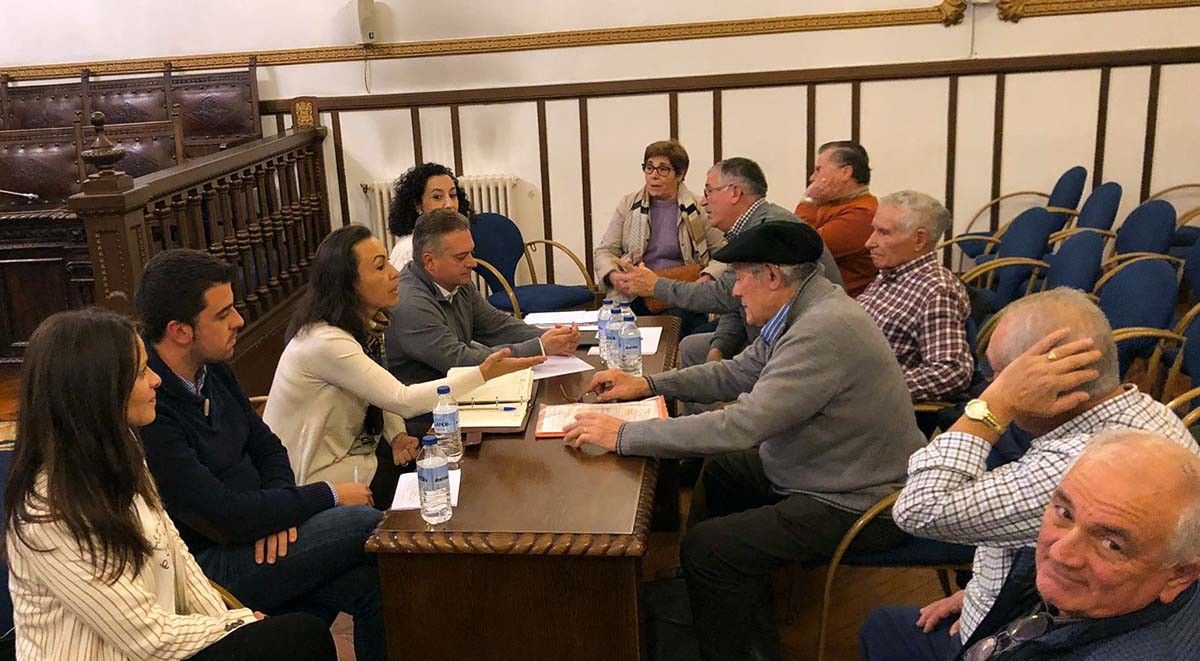 Reunión del gobierno municipal con los vecinos de Seixo