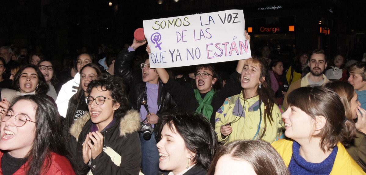 Manifestación por las calles de Pontevedra con motivo del 25-N