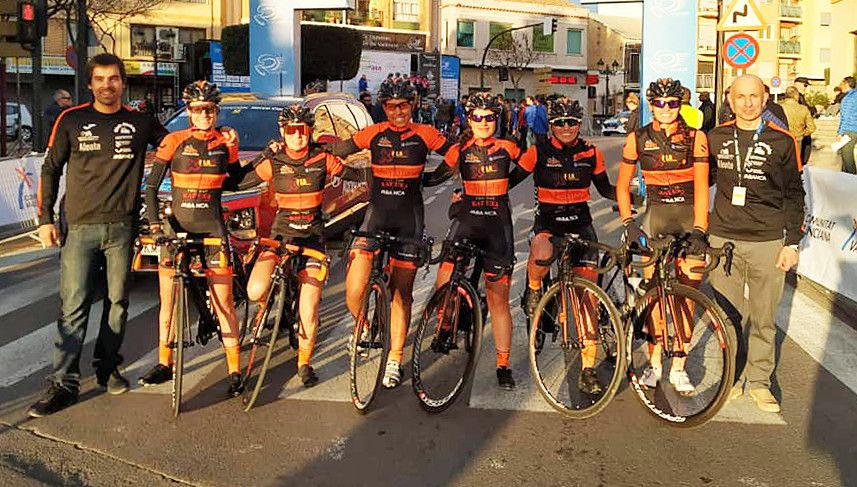 Equipo feminino do Club Ciclista Farto