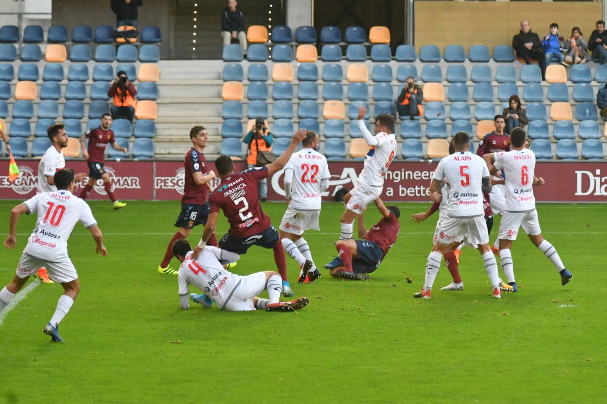 Partido de liga entre Pontevedra e Unión Popular de Langreo en Pasarón
