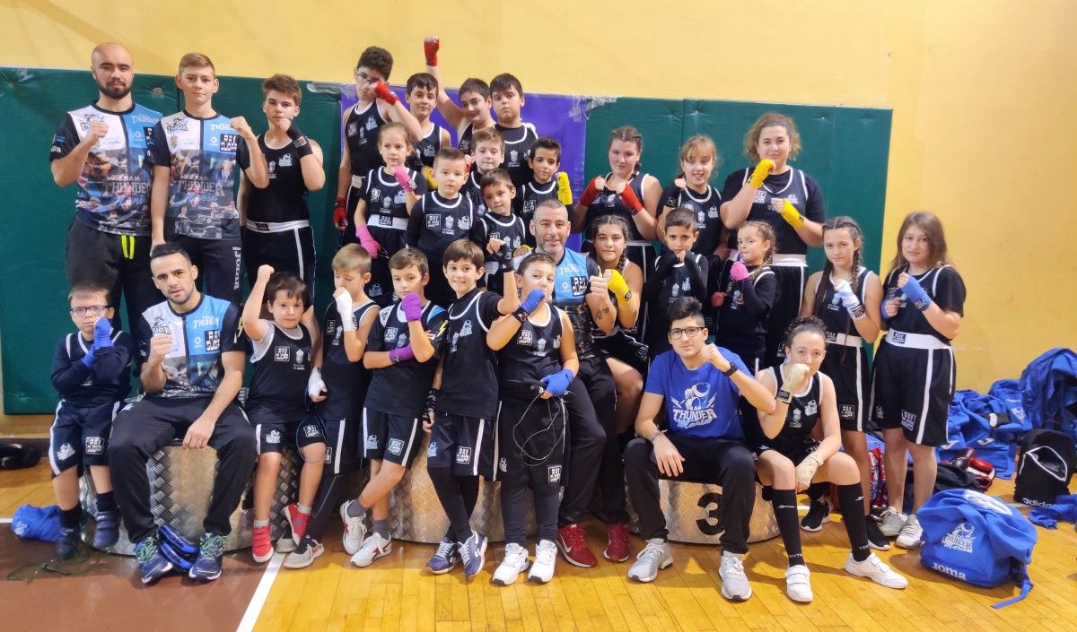 Deportistas do Team Thunder na xornada da Liga Galega de Formas en Ourense