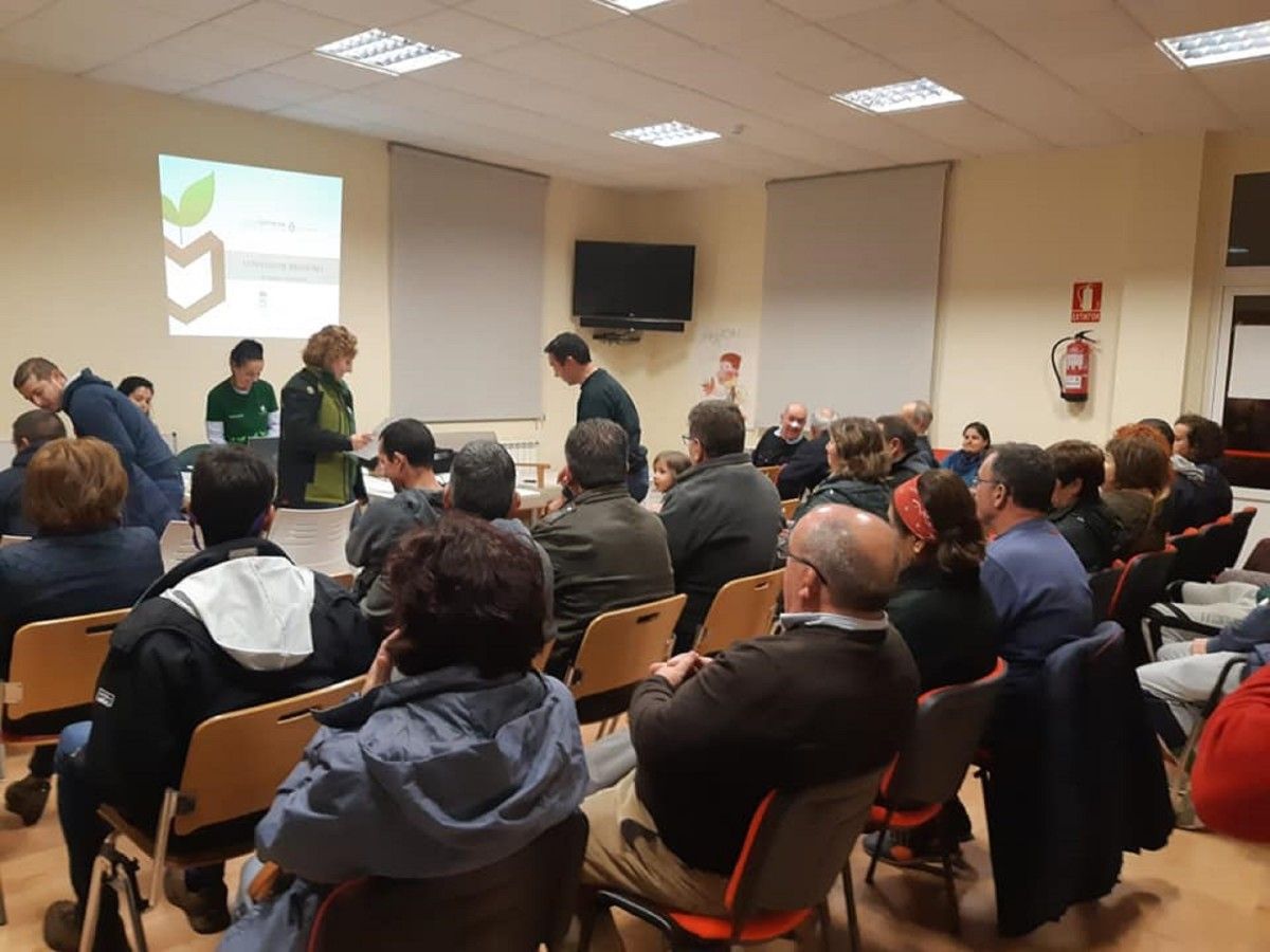 Reparto de composteros en Ribadumia