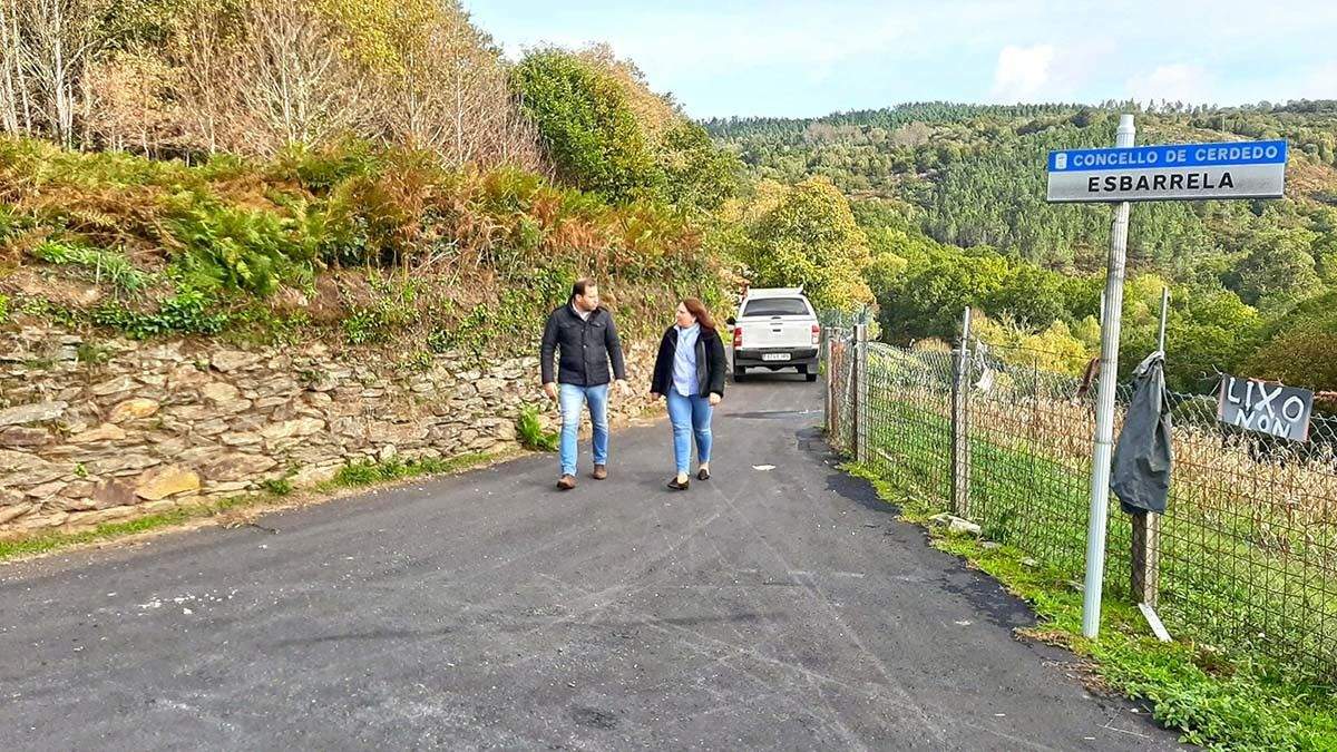 A estrada de Esbarrela, tras as obras de mellora
