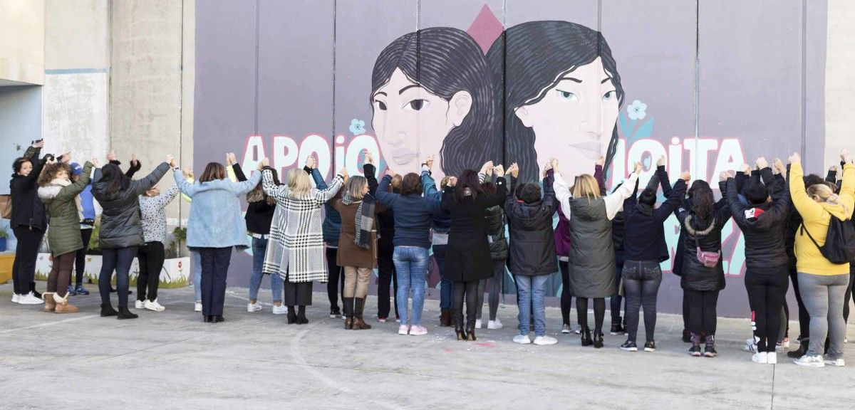 Mural contra a violencia de xénero no módulo 10 da Lama
