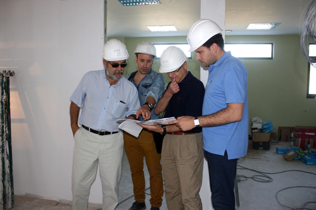 Visita a las obras para convertir el multiusos de Carballedo en un centro de salud