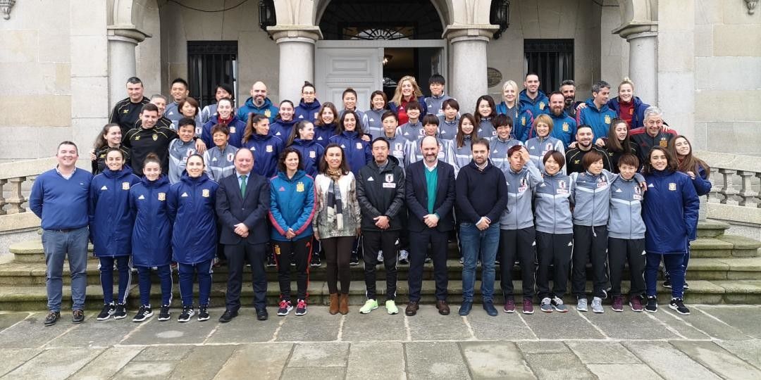 Recibimento ás seleccións de España e Xapón de fútbol sala no Concello de Marín