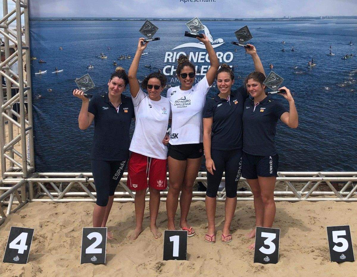 María Vilas (segunda pola dereita) no Río Negro Challenge de Brasil