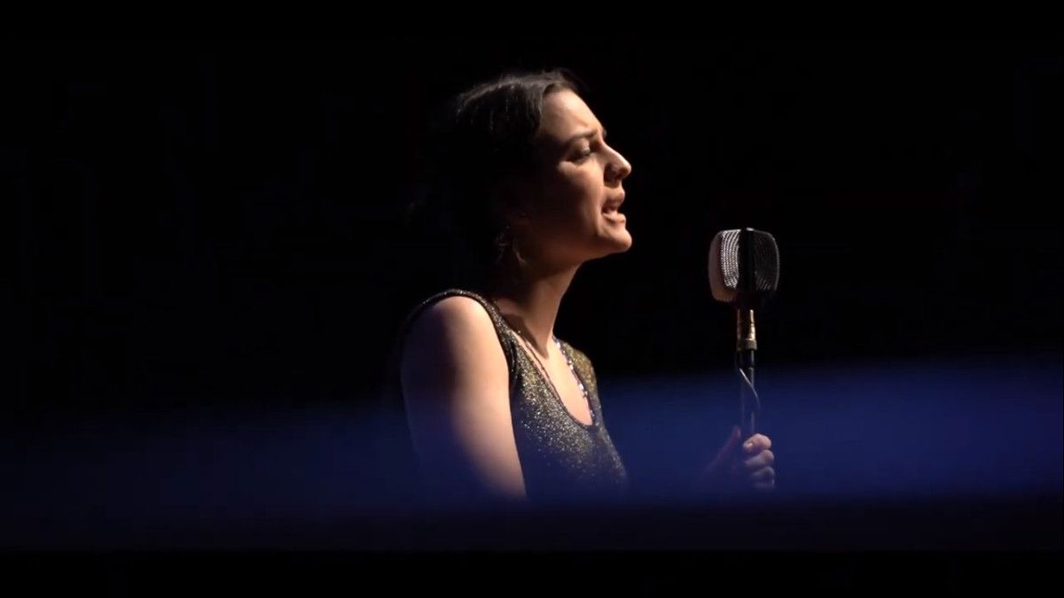 Cora Velasco, no vídeo 'Mis cadáveres'