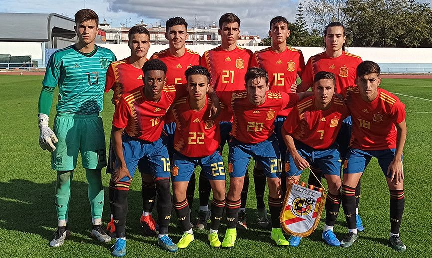 Coke Carrillo (izquierda) con la Selección Española Sub-18