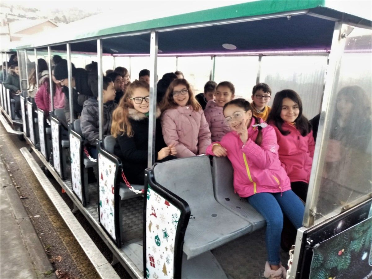 Alumnos do CEIP Carballal de Marín estrean o Tren de Nadal