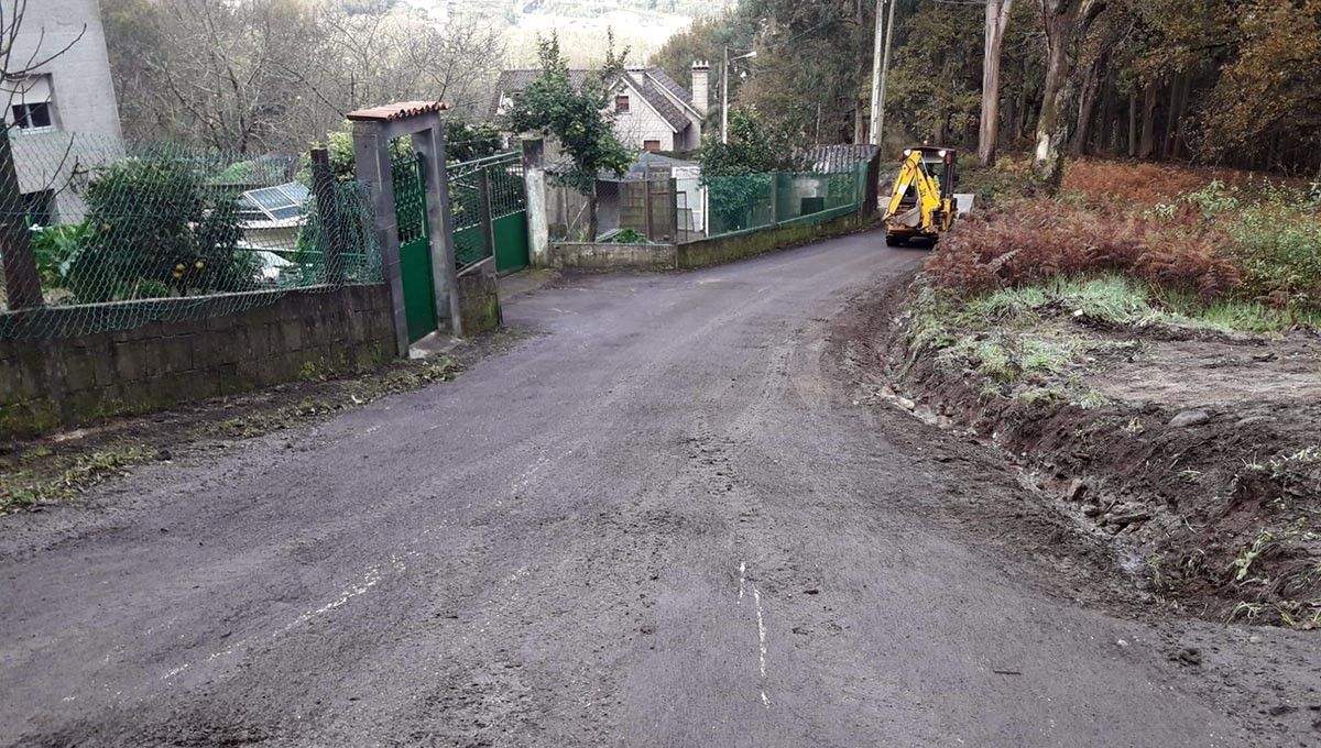 Obras na estrada entre Vilafranca e Lusquiños