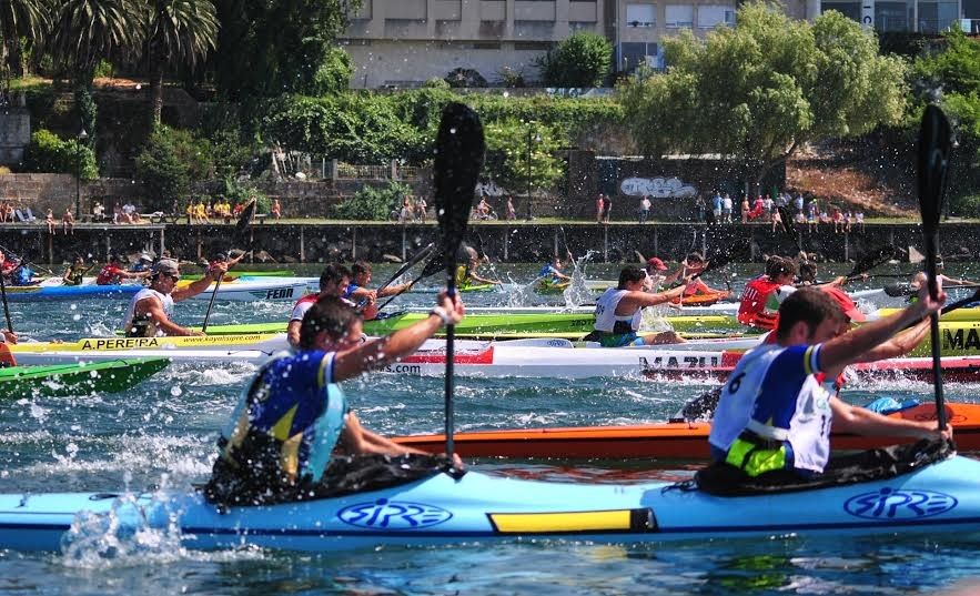 Prueba de kayak de mar disputada en Bouzas