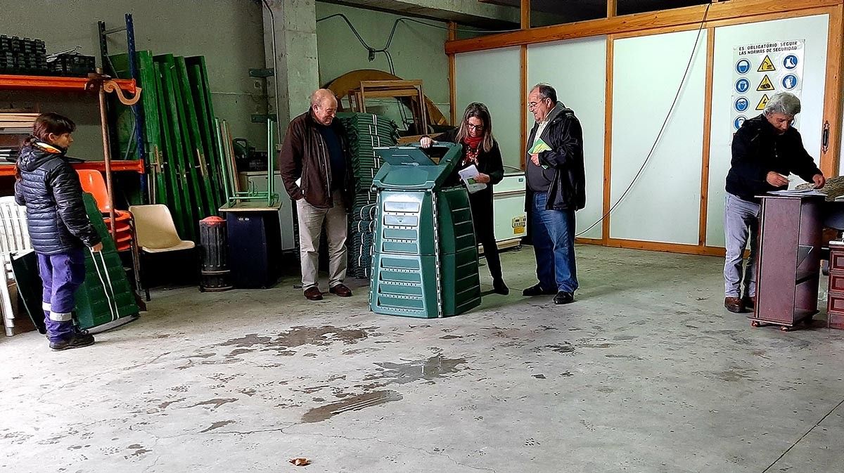 Entrega de composteiros domésticos en Moraña