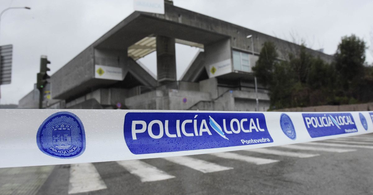 La borrasca Elsa se llevó una parte de la cubierta de la grada de Preferencia del estadio de Pasarón