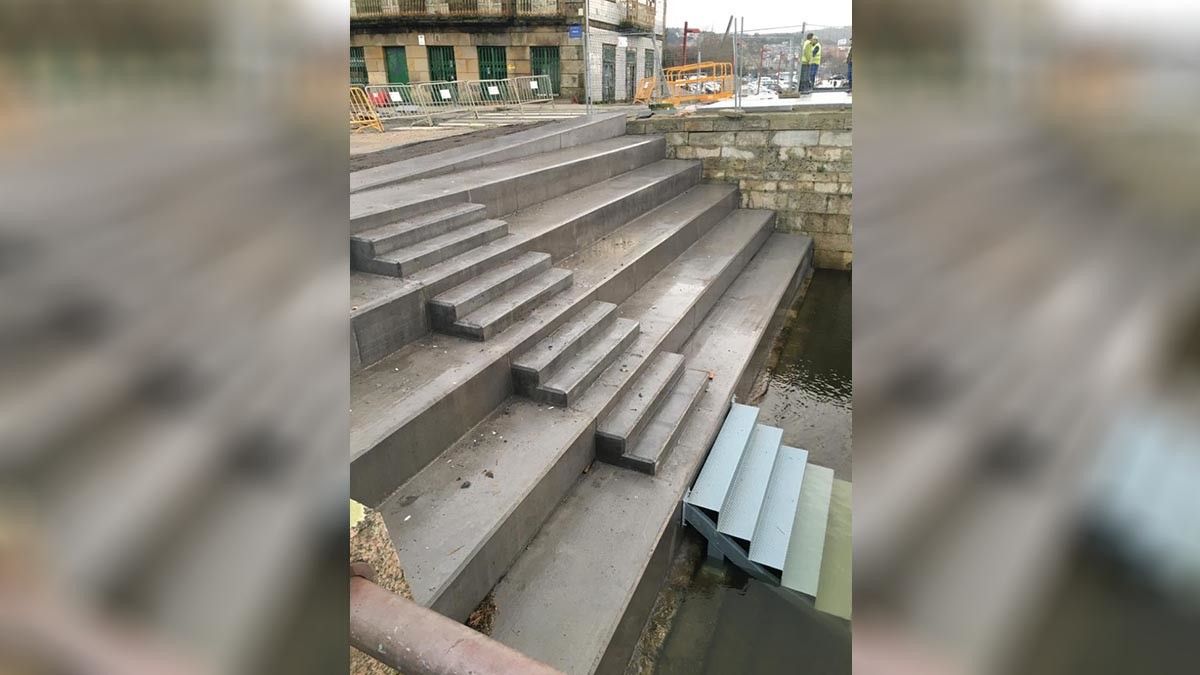 Acceso provisional ao río desde O Burgo