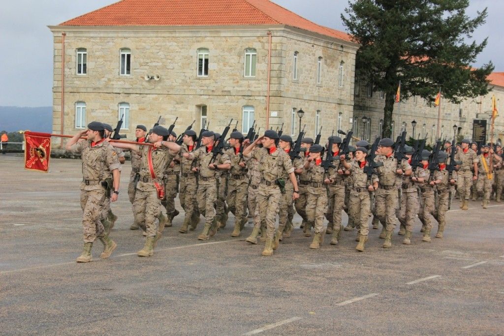 Parada militar en la base de la Brilat en Figueirido