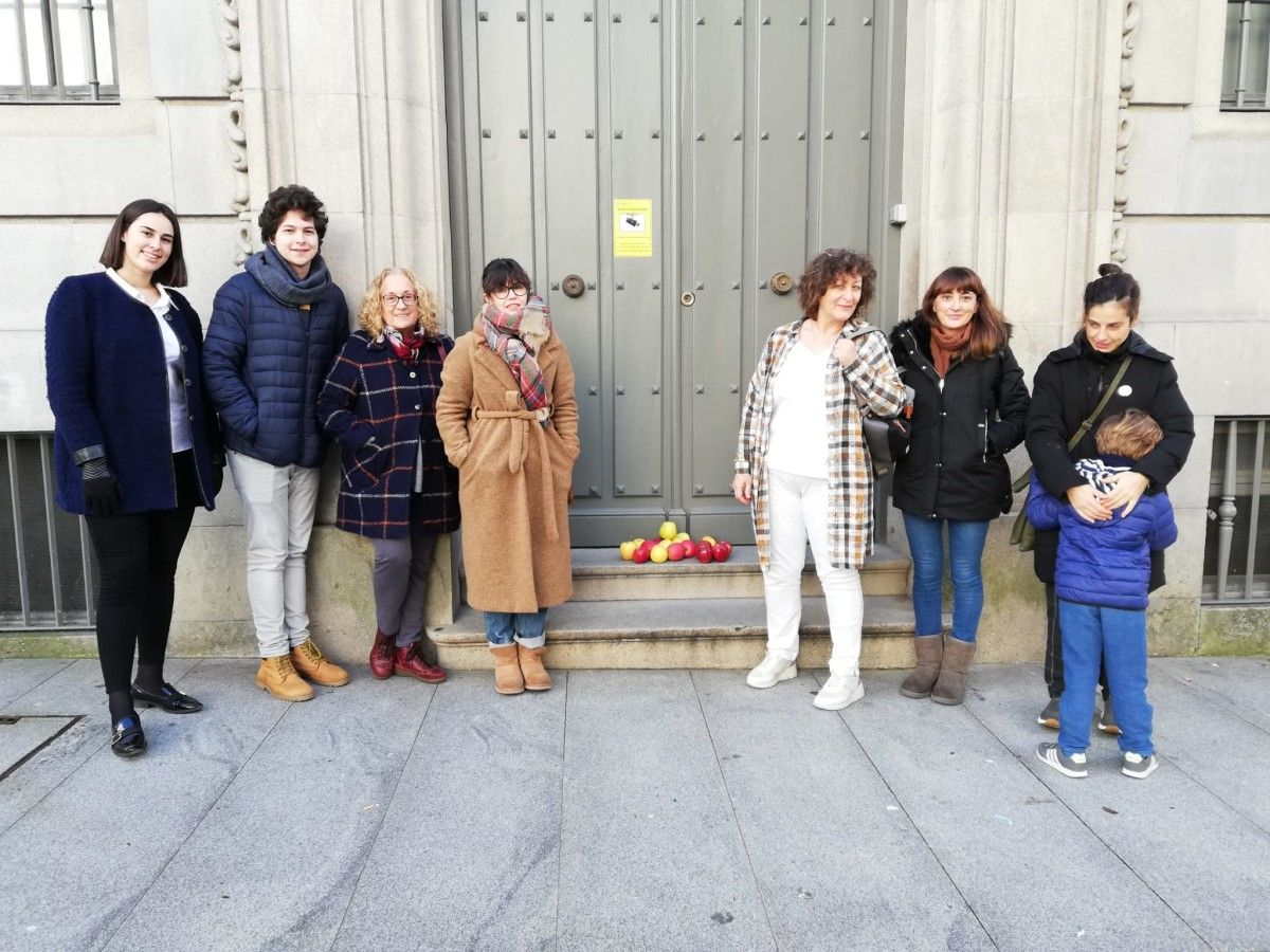 Acción del colectivo Comando Mazá en la Audiencia Provincial