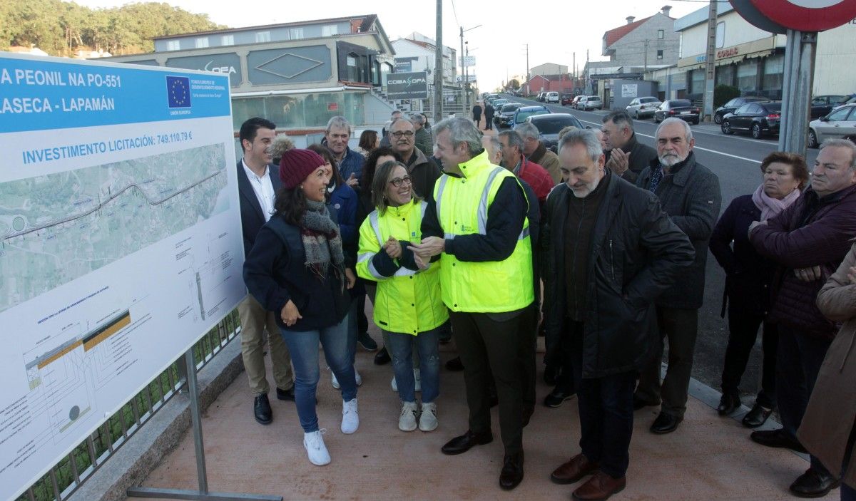Alfonso Rueda e Ethel Vázquez visitan a nova senda peonil entre Vilaseca e Lapamán