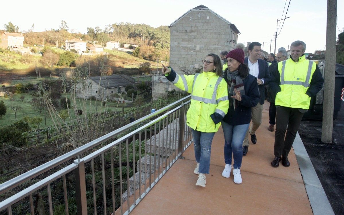 Alfonso Rueda e Ethel Vázquez visitan a nova senda peonil entre Vilaseca e Lapamán