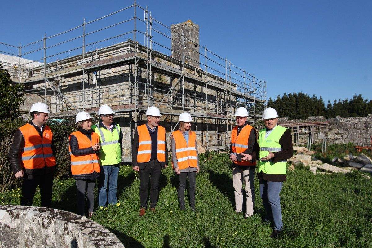 Visita de Alfonso Rueda, vicepresidente de la Xunta, a las obras de rehabilitación del Pazo de Quintáns