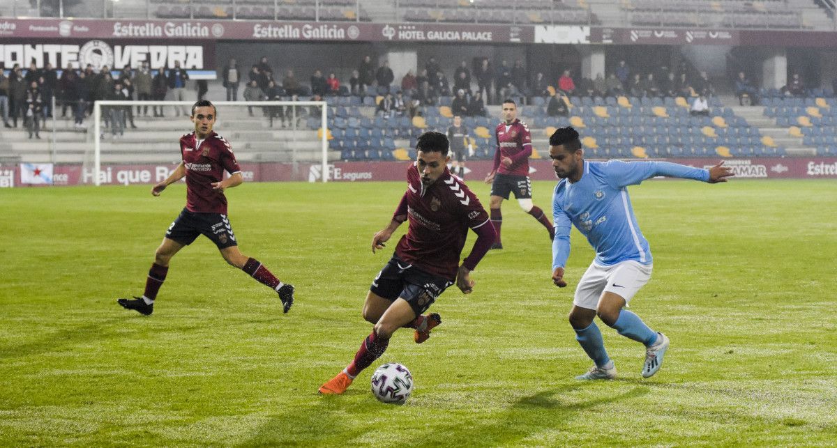 Partido de Copa del Rey entre Pontevedra CF e Ibiza en Pasarón