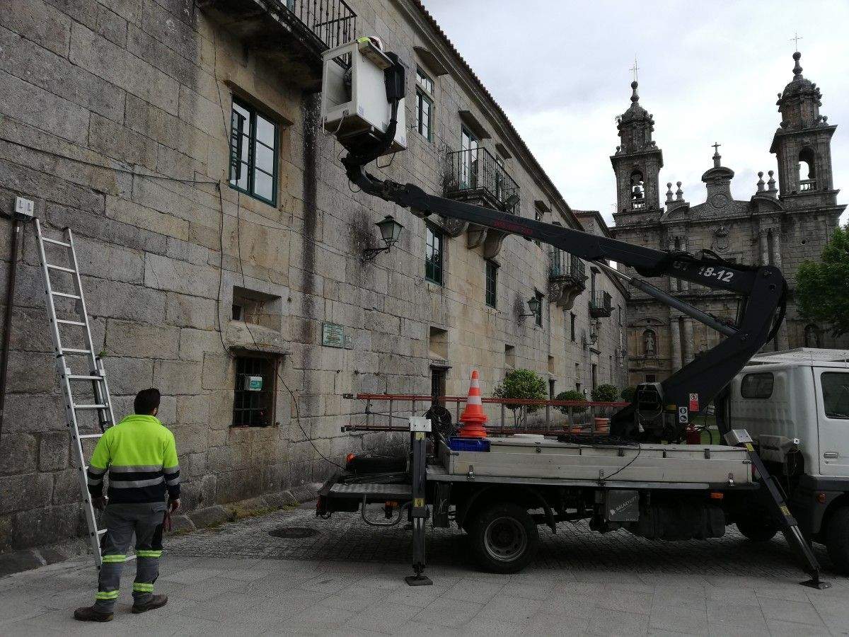 Trabajos en el alumbrado público de Poio