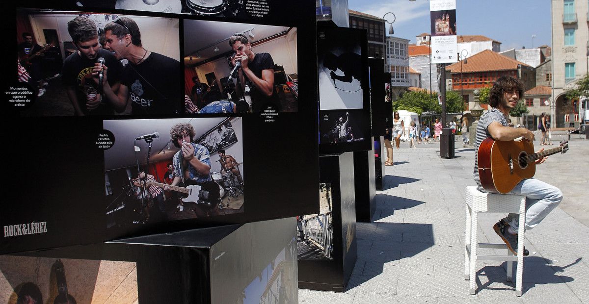Inauguración de la exposición "Rock & Lérez" en la Plaza de Ourense